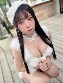 #娇小大奶 名前：琉璃  身材：160 48kg E 20岁 外貌可爱 服务热情又贴心